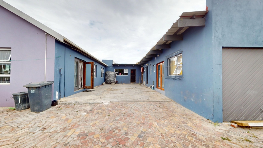 5 Bedroom Property for Sale in Colorado Park Western Cape